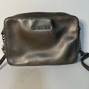 Michael Kors Jet set Travel Large Metallic Leather Crossbody- Preowned